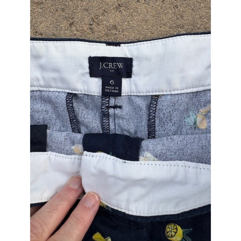 J.Crew Womens Navy Blue Lemon Print Chino Shorts Size 6 Summer Fruit Pattern - Picture 2 of 3